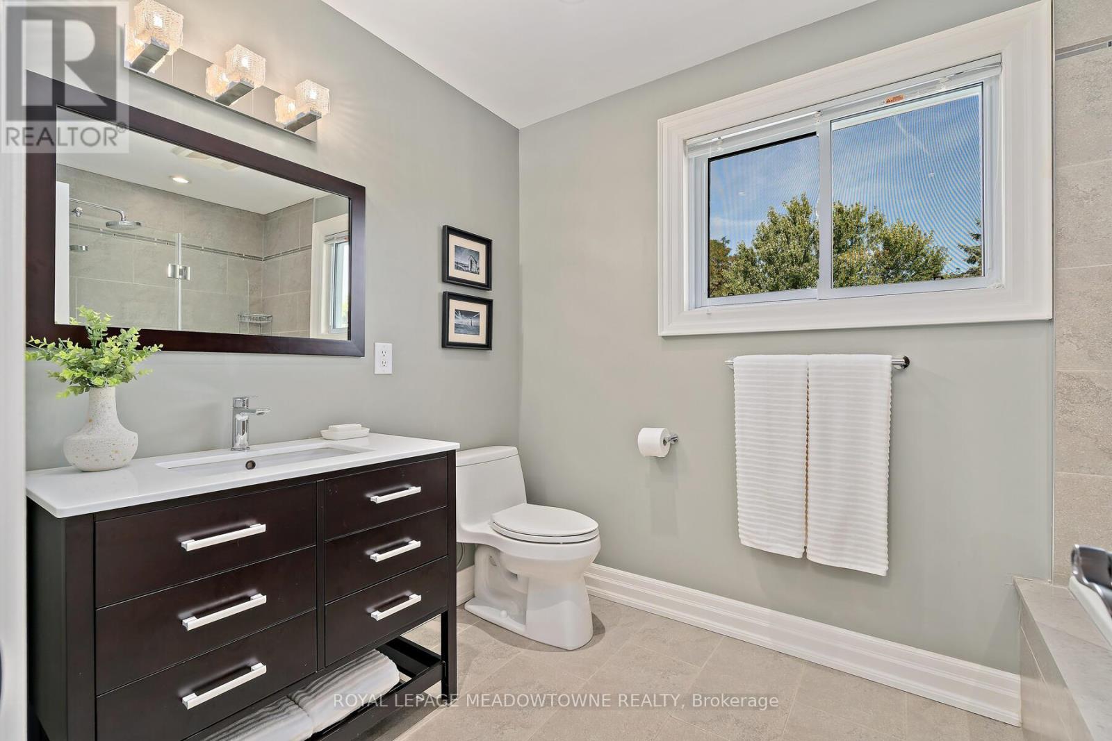 25 Hillside Drive, Halton Hills, Ontario  L7G 4W2 - Photo 28 - W12405962