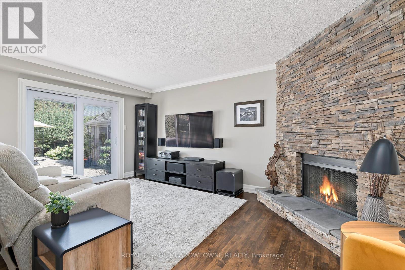 25 Hillside Drive, Halton Hills, Ontario  L7G 4W2 - Photo 6 - W12405962