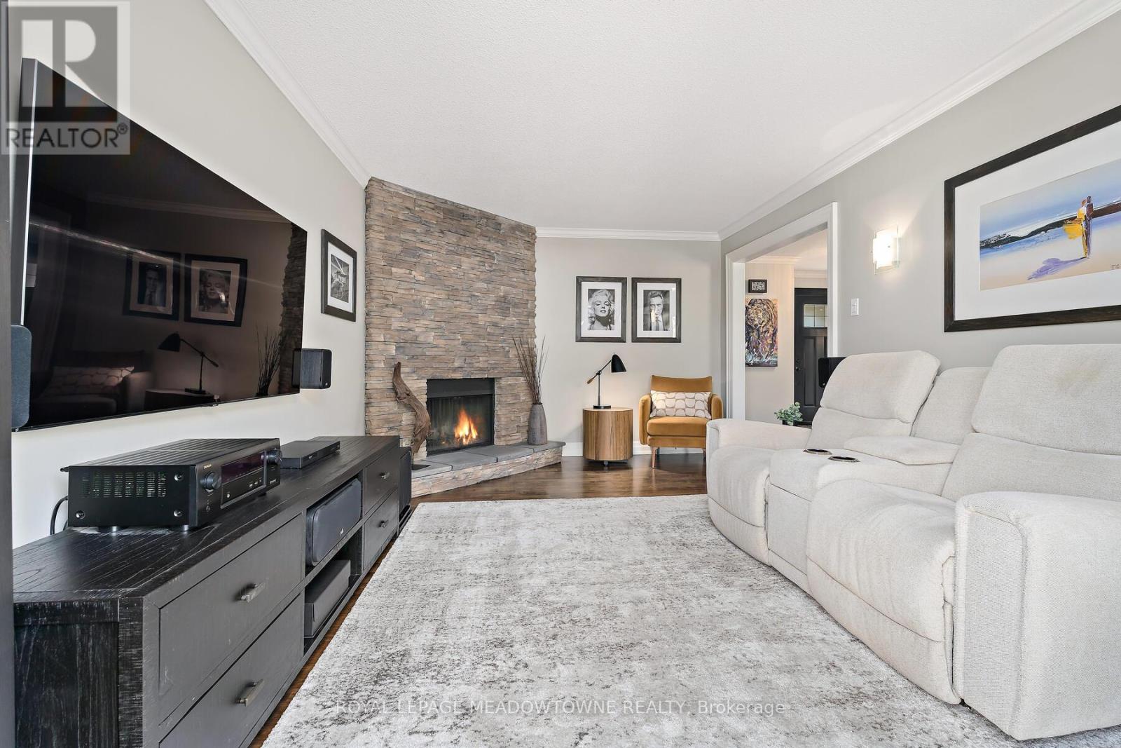 25 Hillside Drive, Halton Hills, Ontario  L7G 4W2 - Photo 8 - W12405962