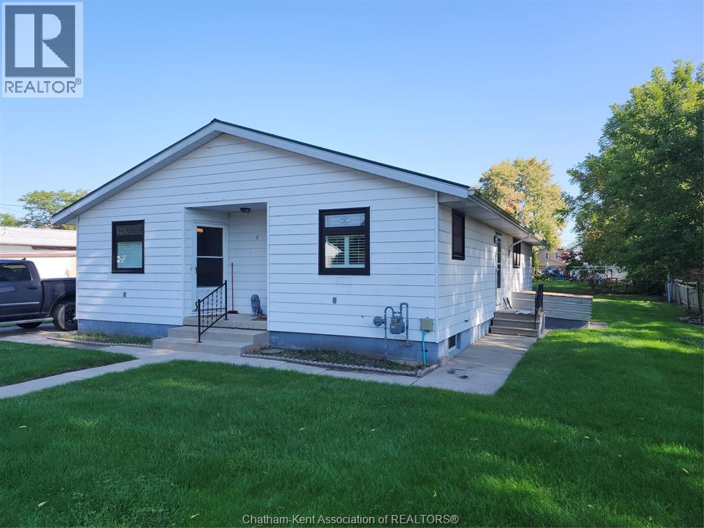 MLS# 25024320: 8 LEMUEL STREET, Thamesville, Canada