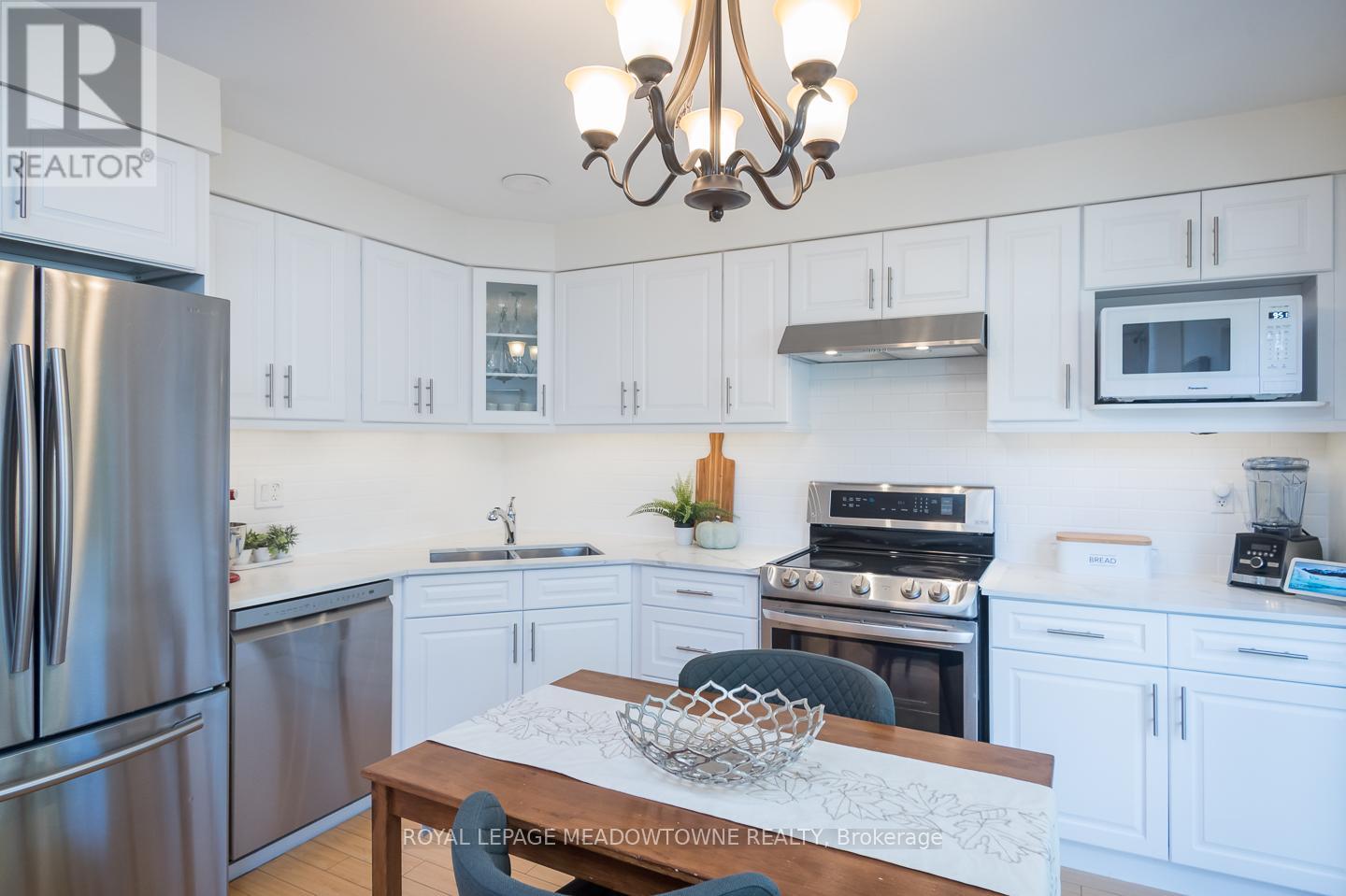698 EDWARDS AVENUE W, Milton, Ontario