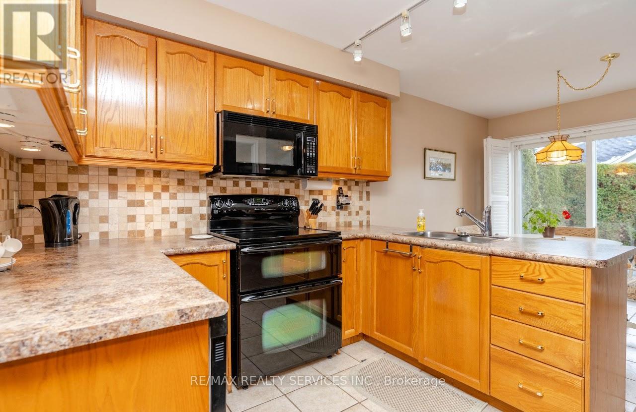 7 - 13 Amberhill Trail, Brampton (Sandringham-Wellington), Ontario  L6R 2R7 - Photo 12 - W12440215