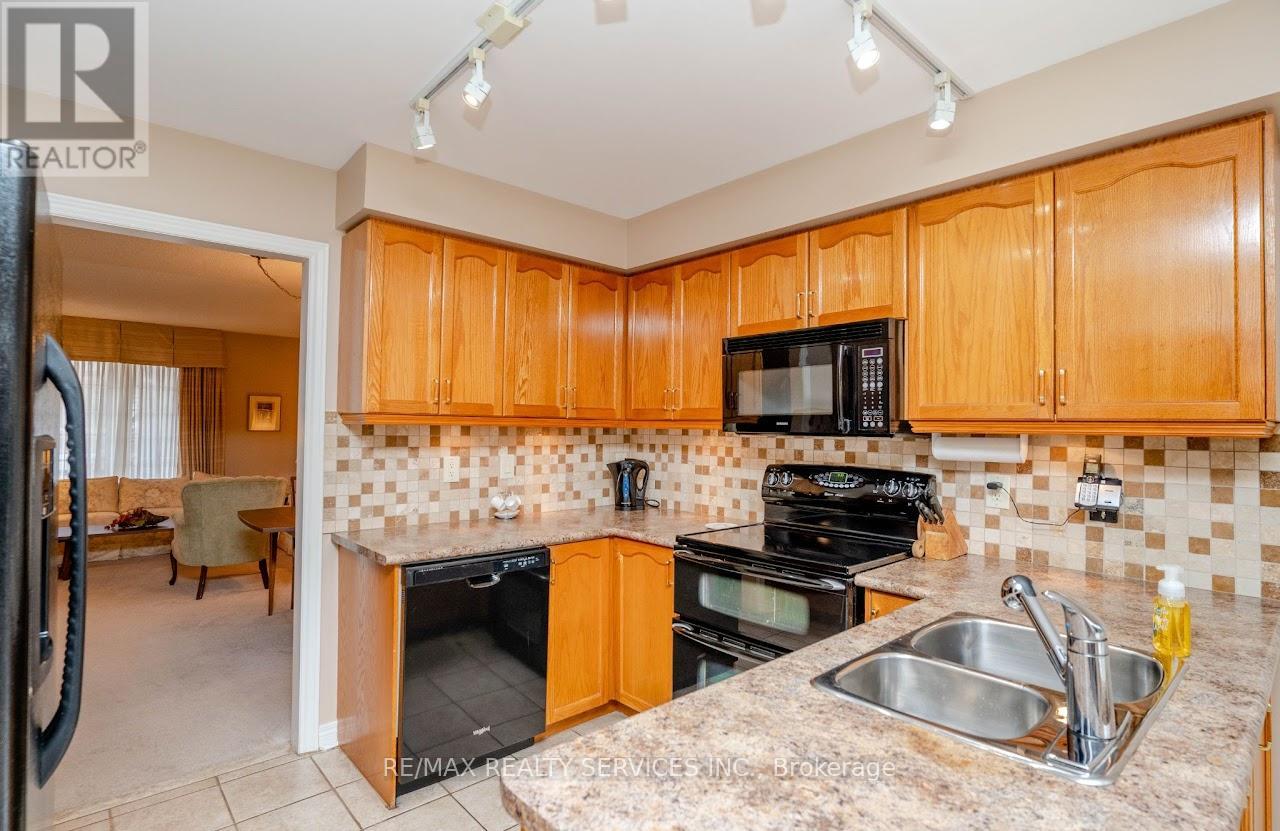 7 - 13 Amberhill Trail, Brampton (Sandringham-Wellington), Ontario  L6R 2R7 - Photo 13 - W12440215