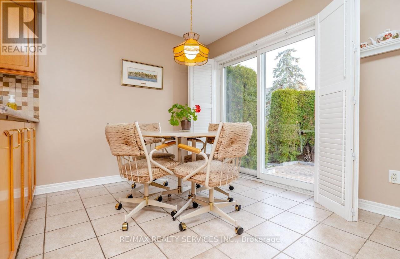 7 - 13 Amberhill Trail, Brampton (Sandringham-Wellington), Ontario  L6R 2R7 - Photo 14 - W12440215