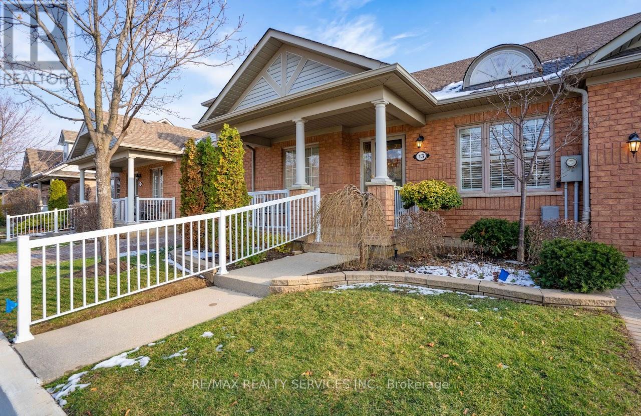 7 - 13 Amberhill Trail, Brampton (Sandringham-Wellington), Ontario  L6R 2R7 - Photo 2 - W12440215