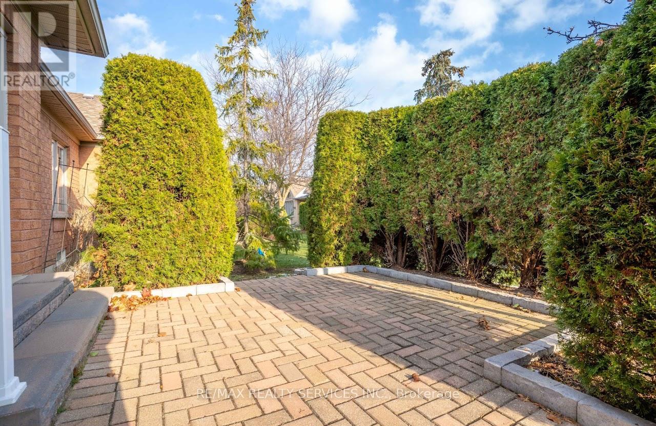 7 - 13 Amberhill Trail, Brampton (Sandringham-Wellington), Ontario  L6R 2R7 - Photo 31 - W12440215
