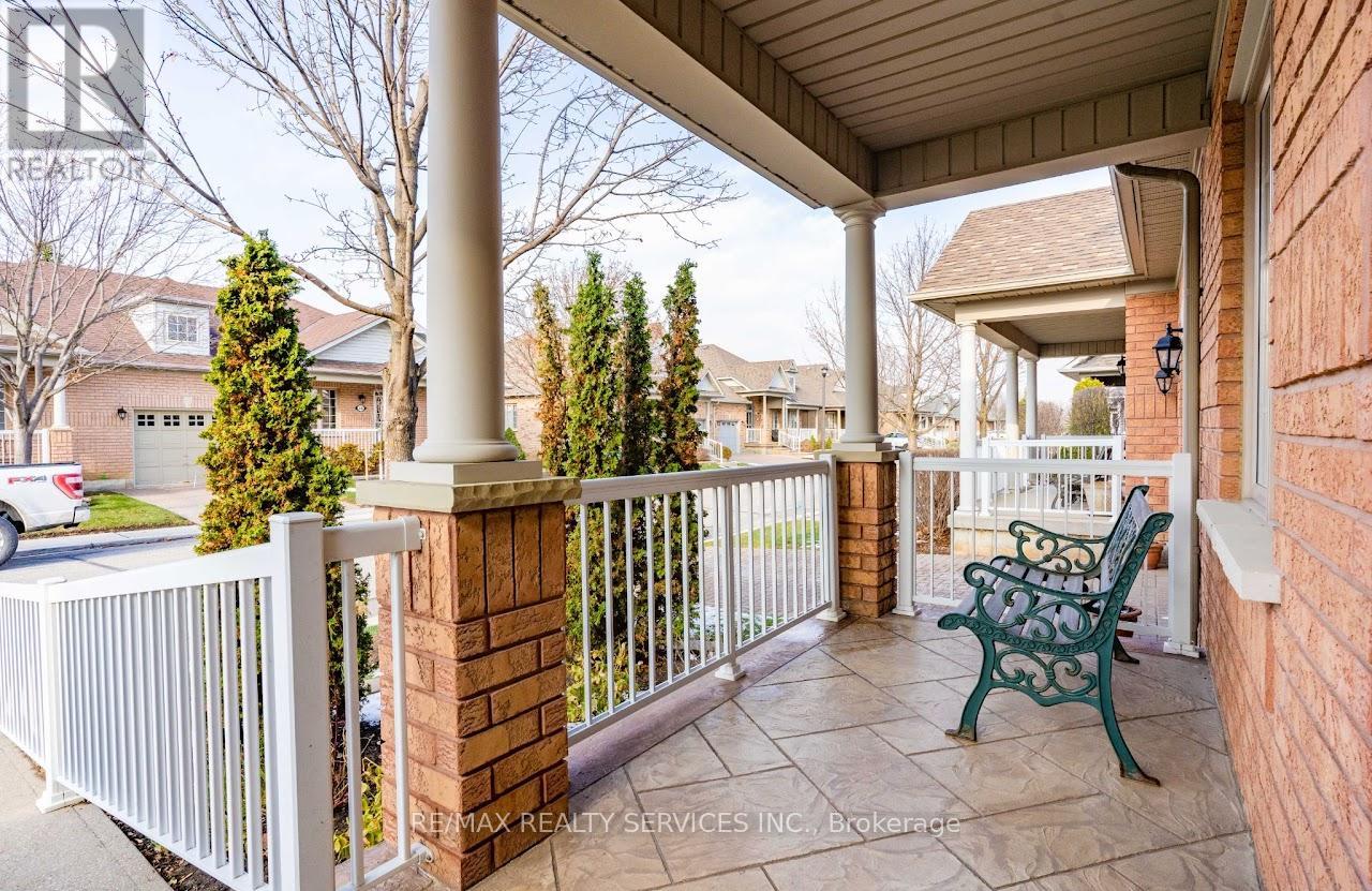 7 - 13 Amberhill Trail, Brampton (Sandringham-Wellington), Ontario  L6R 2R7 - Photo 5 - W12440215