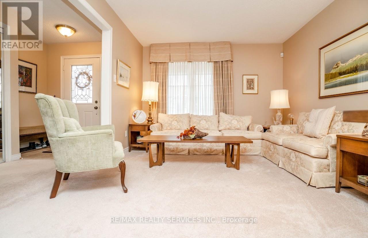 7 - 13 Amberhill Trail, Brampton (Sandringham-Wellington), Ontario  L6R 2R7 - Photo 8 - W12440215