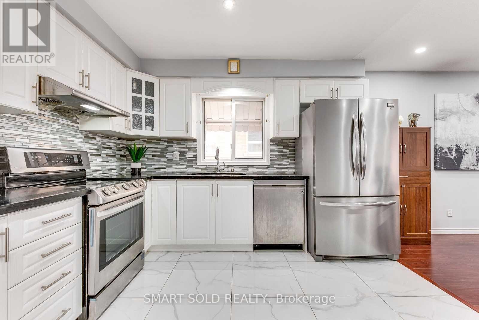 Upper - 36b Lambton Avenue, Toronto, Ontario  M6N 2S1 - Photo 6 - W12440216
