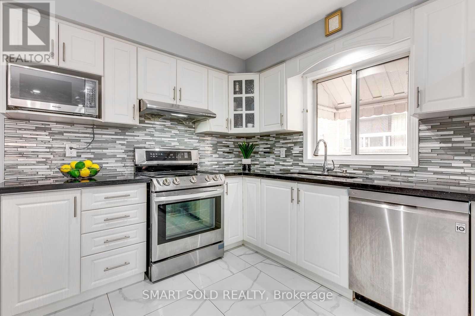 Upper - 36b Lambton Avenue, Toronto, Ontario  M6N 2S1 - Photo 7 - W12440216
