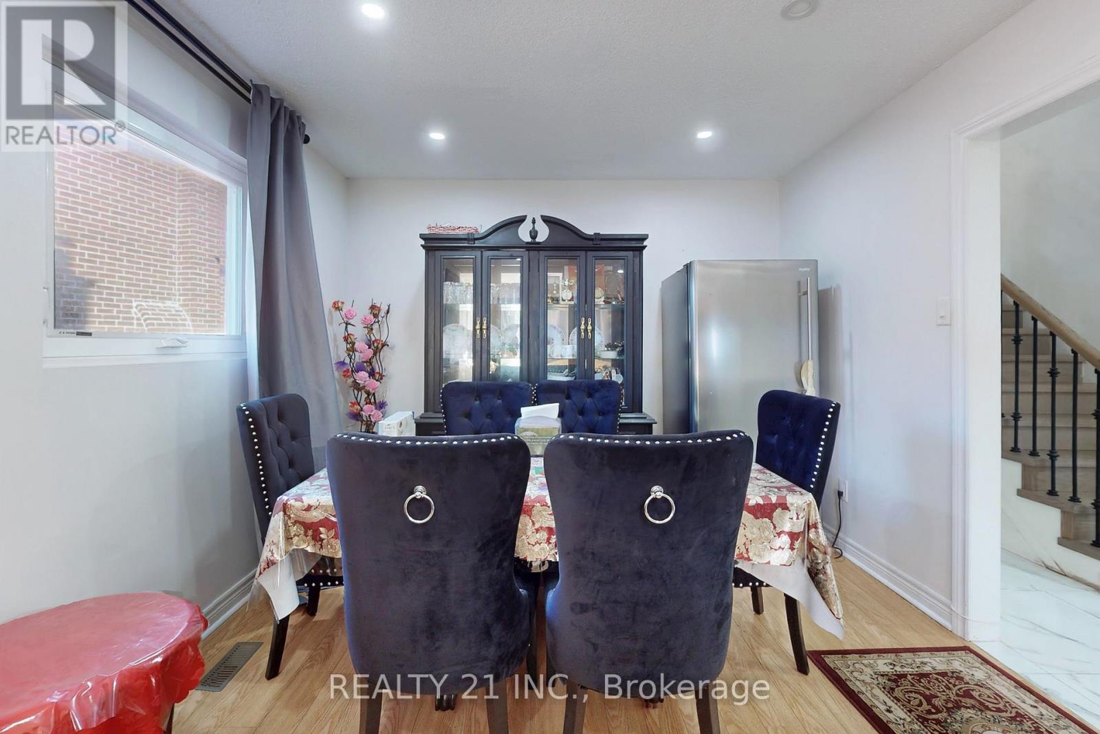 27 Jardine Street, Brampton, Ontario  L6S 3H2 - Photo 10 - W12440221