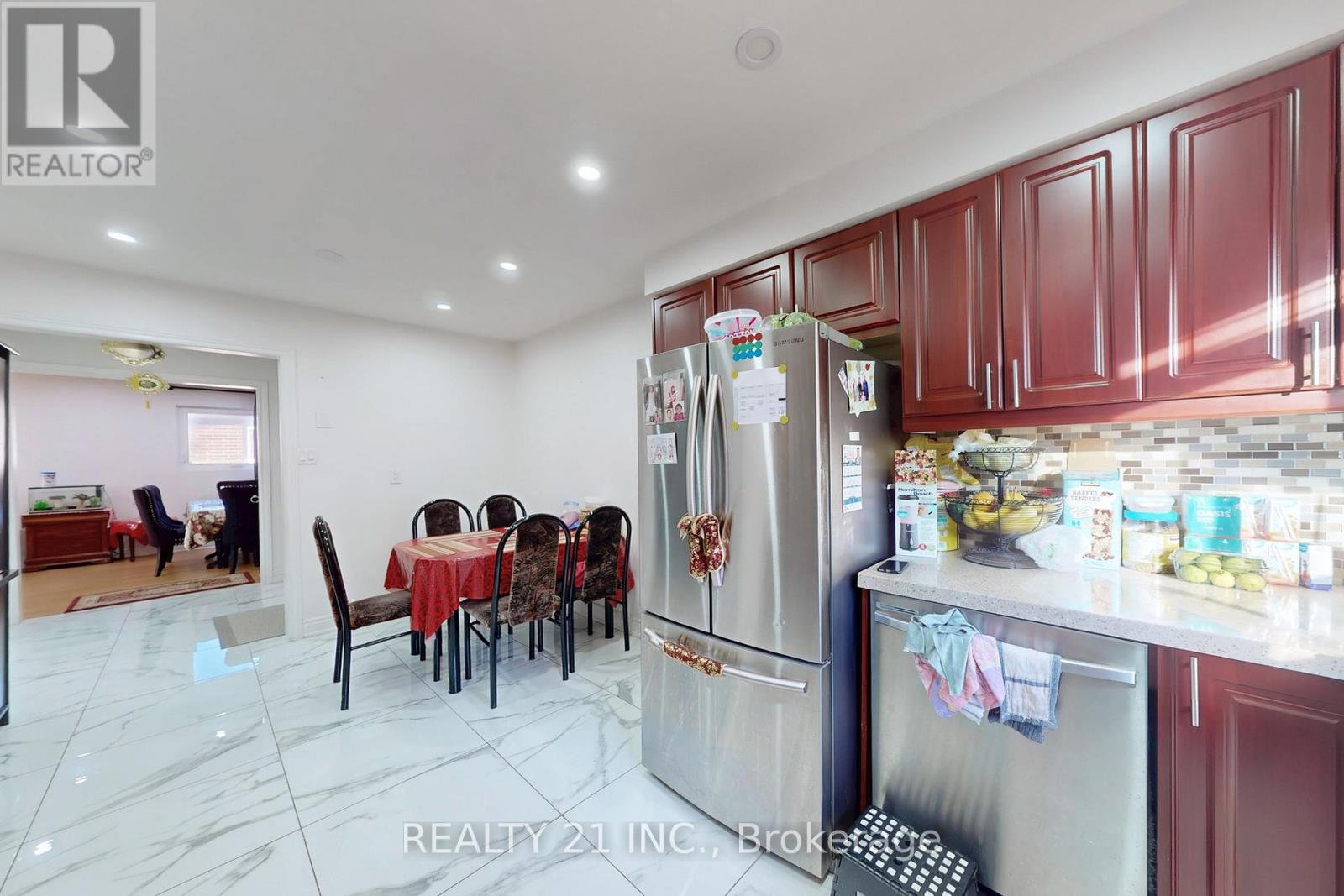 27 Jardine Street, Brampton, Ontario  L6S 3H2 - Photo 14 - W12440221
