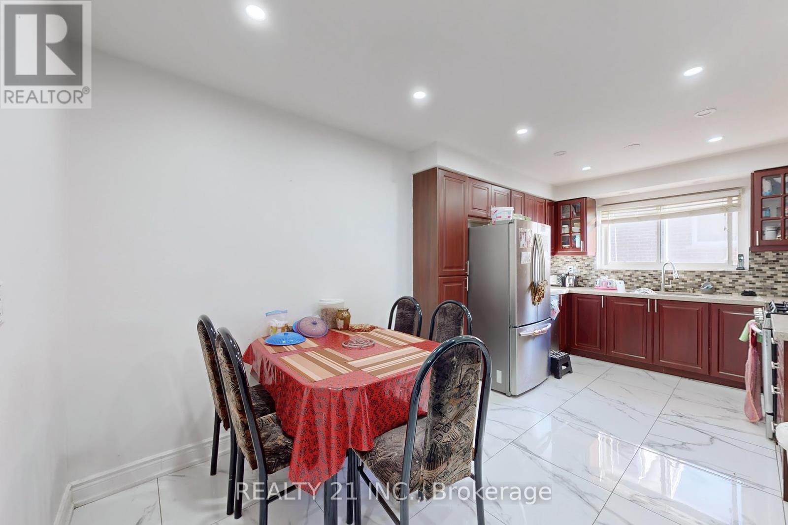 27 Jardine Street, Brampton, Ontario  L6S 3H2 - Photo 15 - W12440221