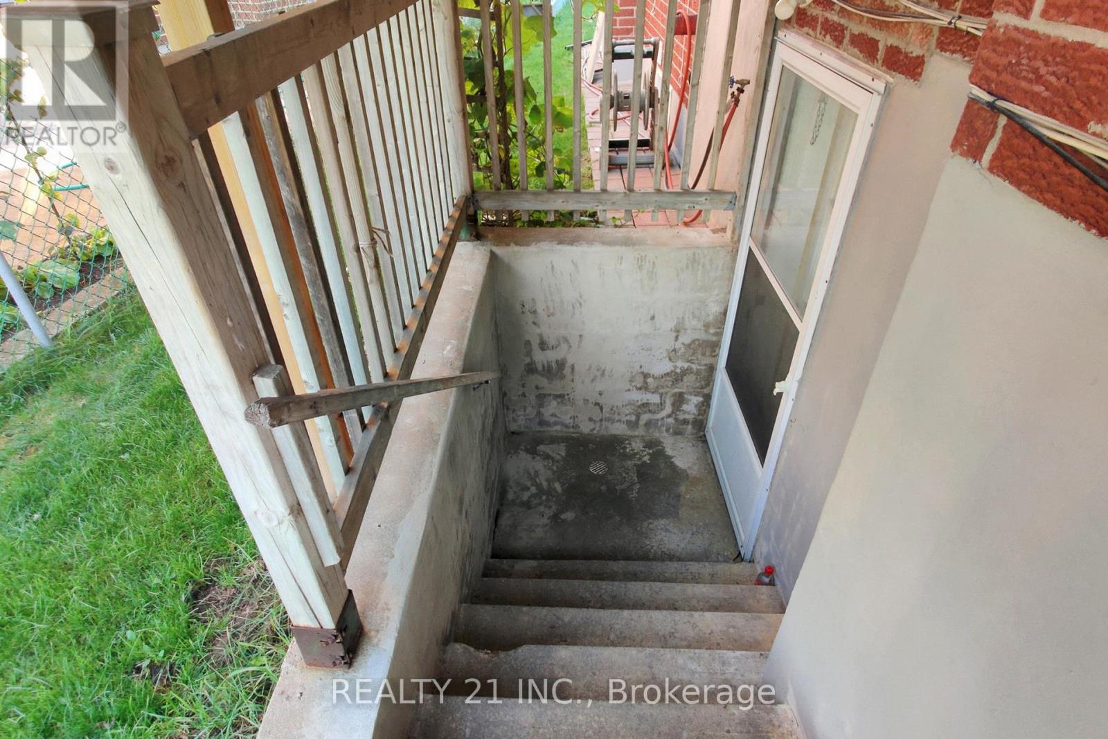 27 Jardine Street, Brampton, Ontario  L6S 3H2 - Photo 41 - W12440221