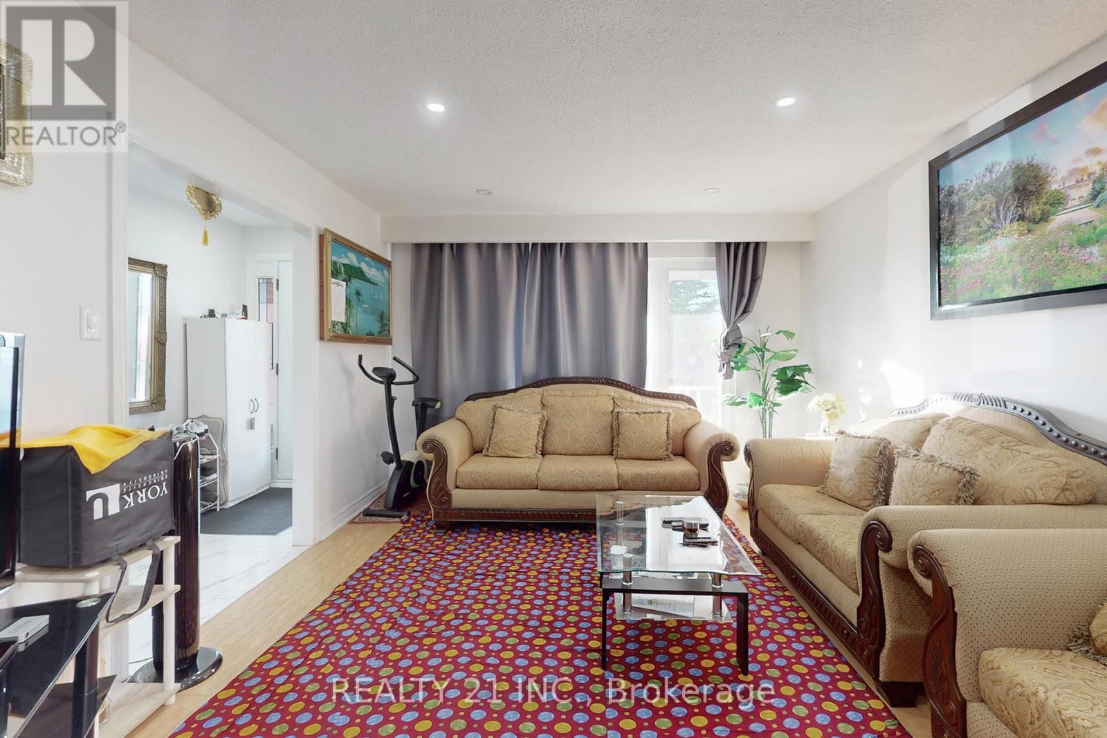 27 Jardine Street, Brampton, Ontario  L6S 3H2 - Photo 6 - W12440221