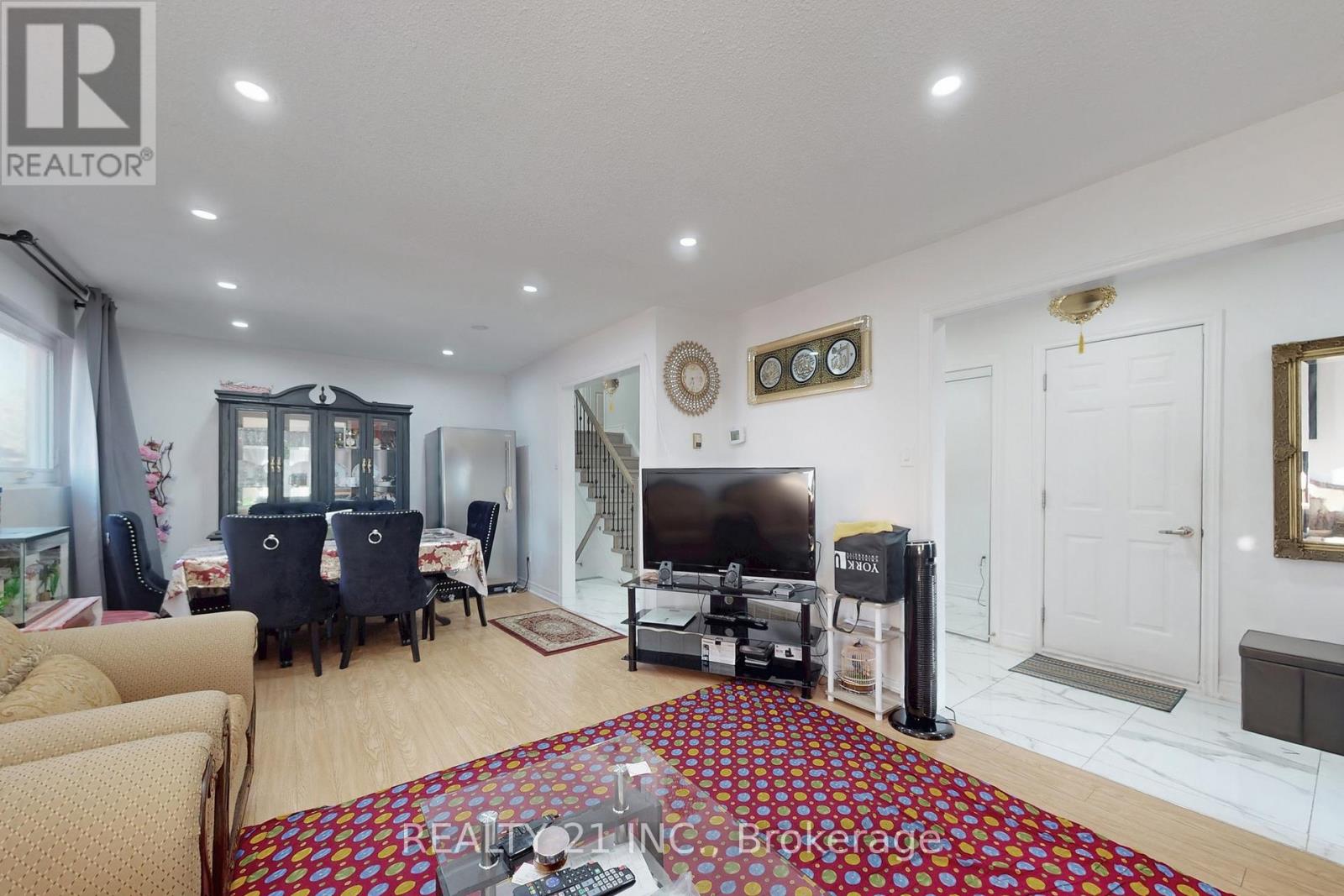 27 Jardine Street, Brampton, Ontario  L6S 3H2 - Photo 8 - W12440221