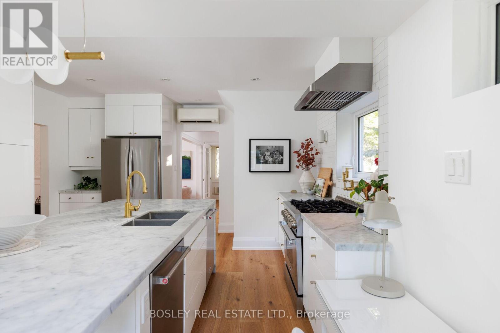 511 Riverside Drive, Toronto (Lambton Baby Point), Ontario  M6S 4B7 - Photo 14 - W12440233