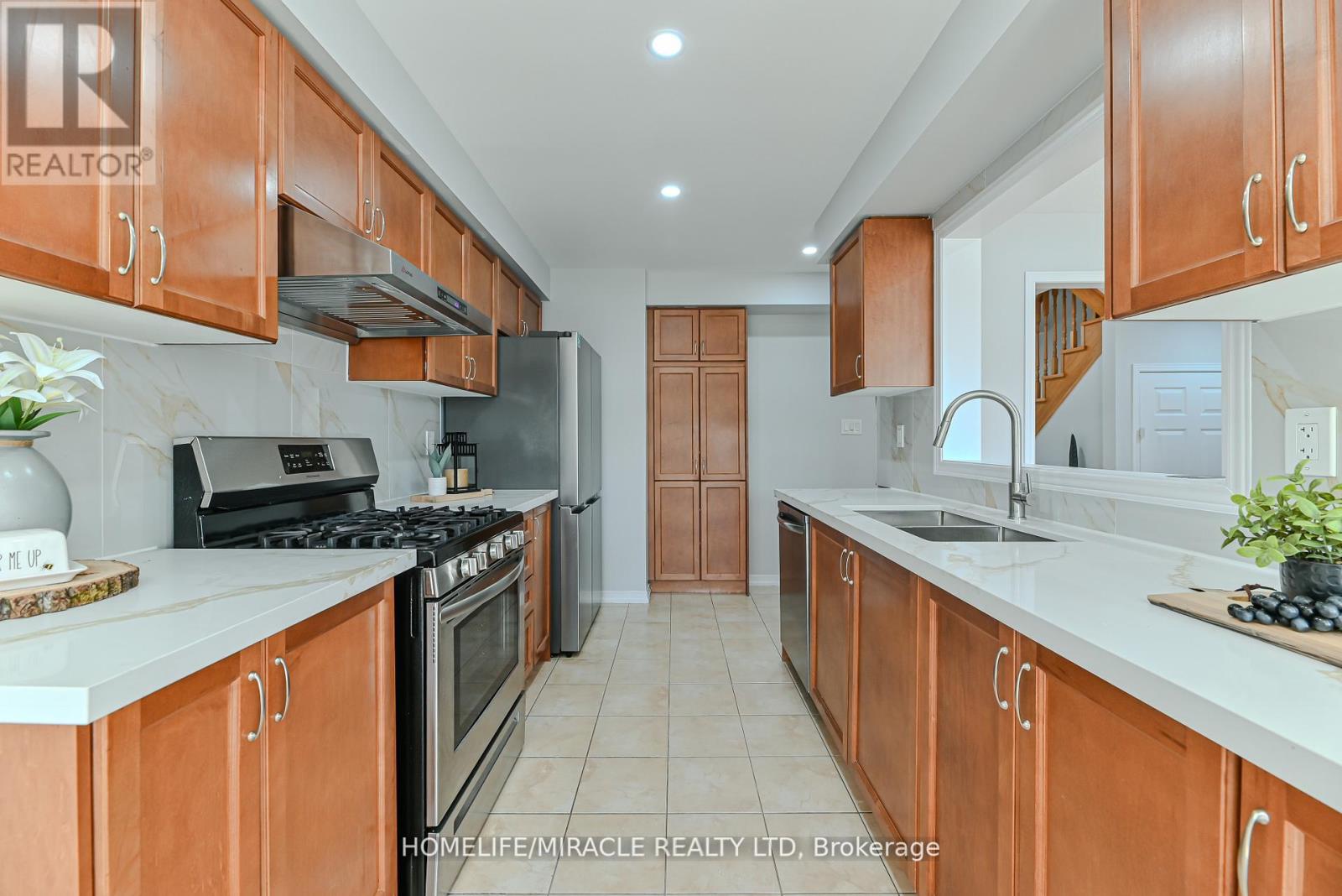 102 Delport Close, Brampton, Ontario  L6P 3T1 - Photo 17 - W12440281
