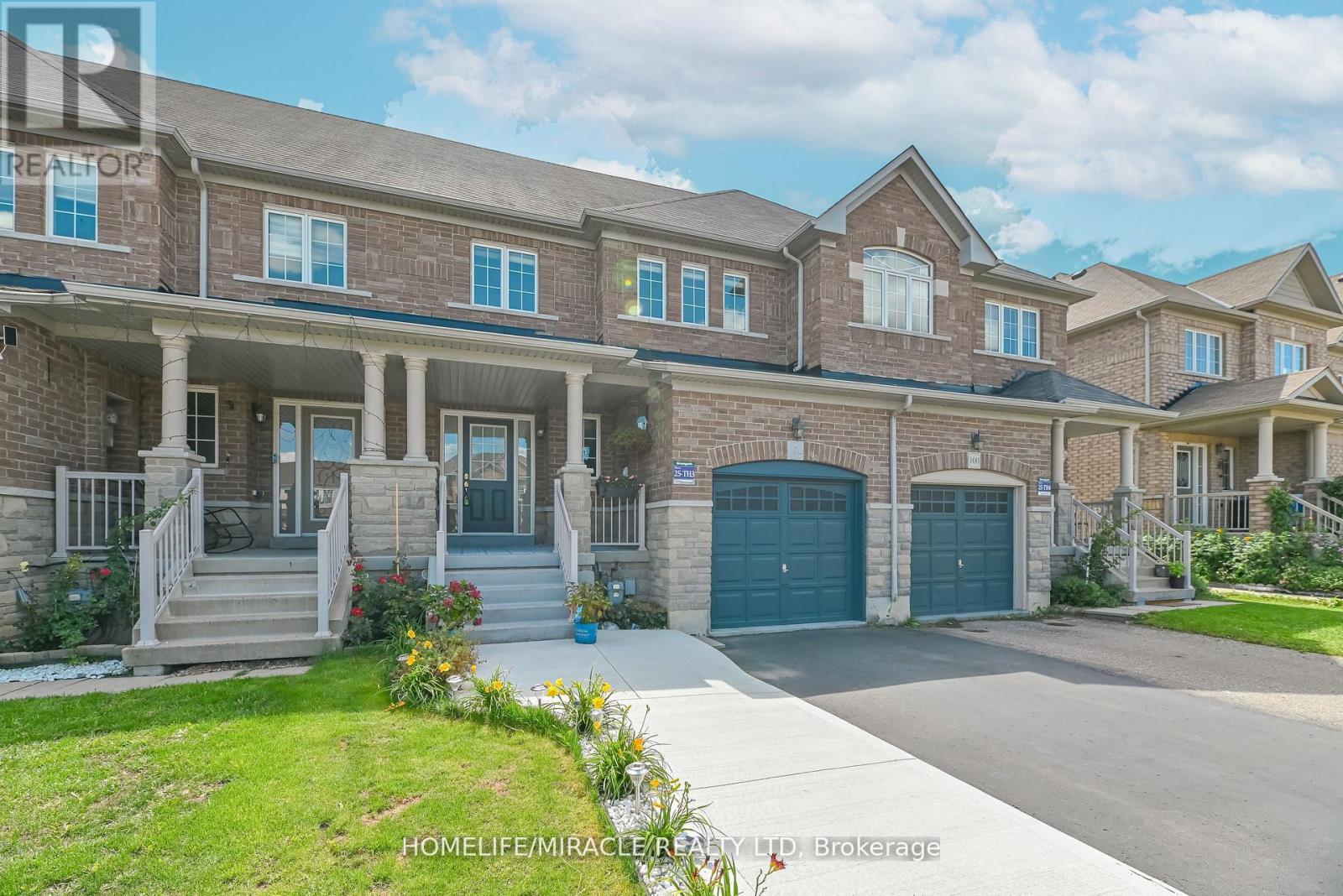 102 Delport Close, Brampton, Ontario  L6P 3T1 - Photo 2 - W12440281