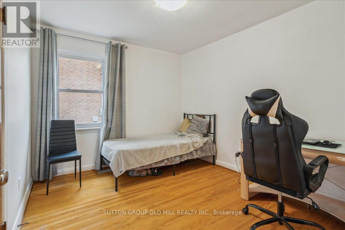 308 Mineola Road E, Mississauga, Ontario  L5G 2G5 - Photo 6 - W12440295
