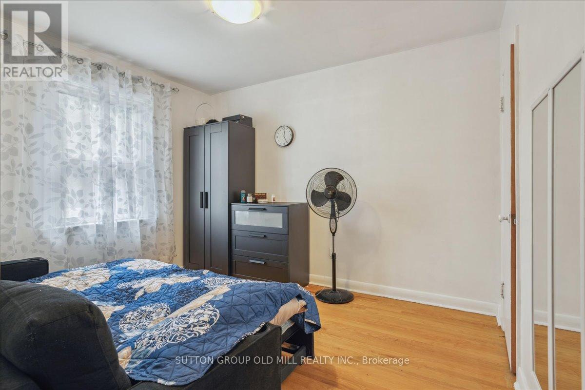 308 Mineola Road E, Mississauga, Ontario  L5G 2G5 - Photo 7 - W12440295