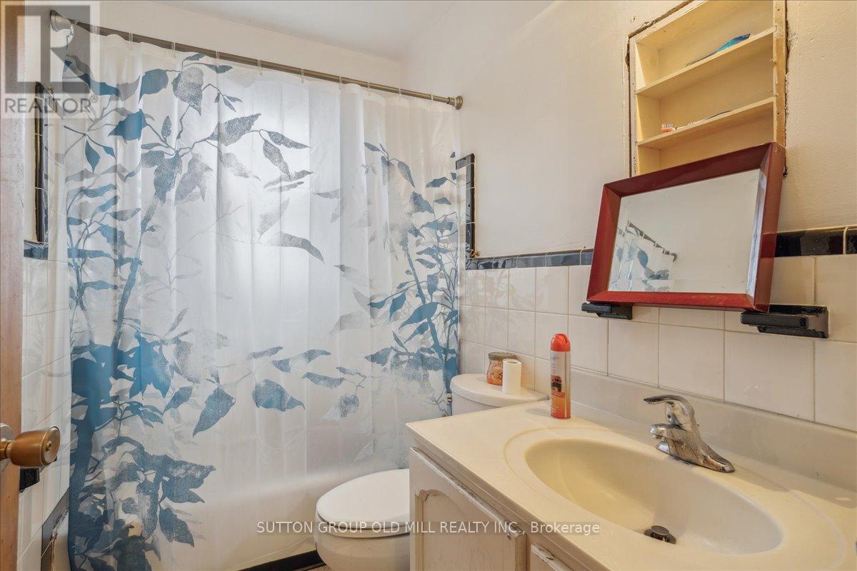 308 Mineola Road E, Mississauga, Ontario  L5G 2G5 - Photo 8 - W12440295