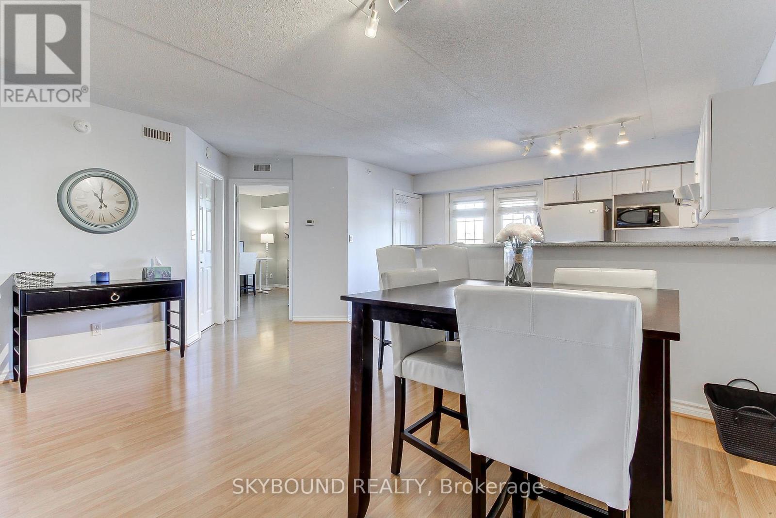 302 - 4003 Kilmer Drive, Burlington, Ontario  L7M 4M1 - Photo 10 - W12440297