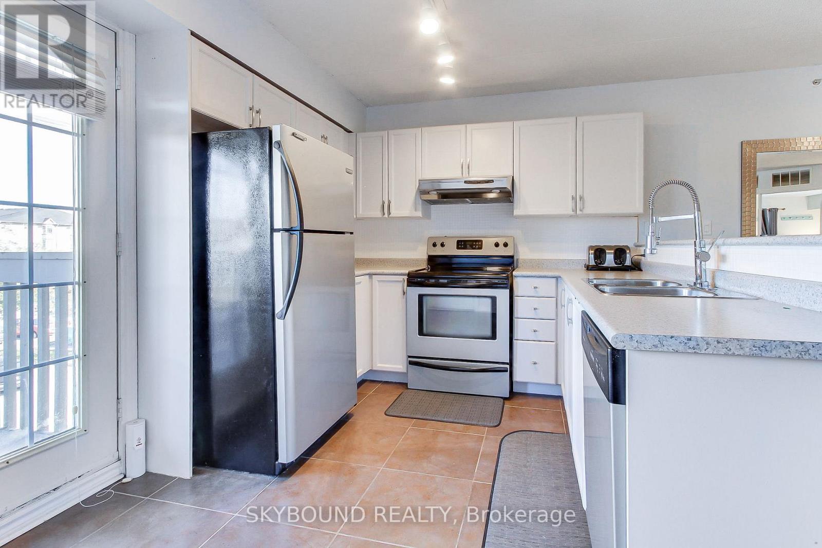 302 - 4003 Kilmer Drive, Burlington, Ontario  L7M 4M1 - Photo 12 - W12440297