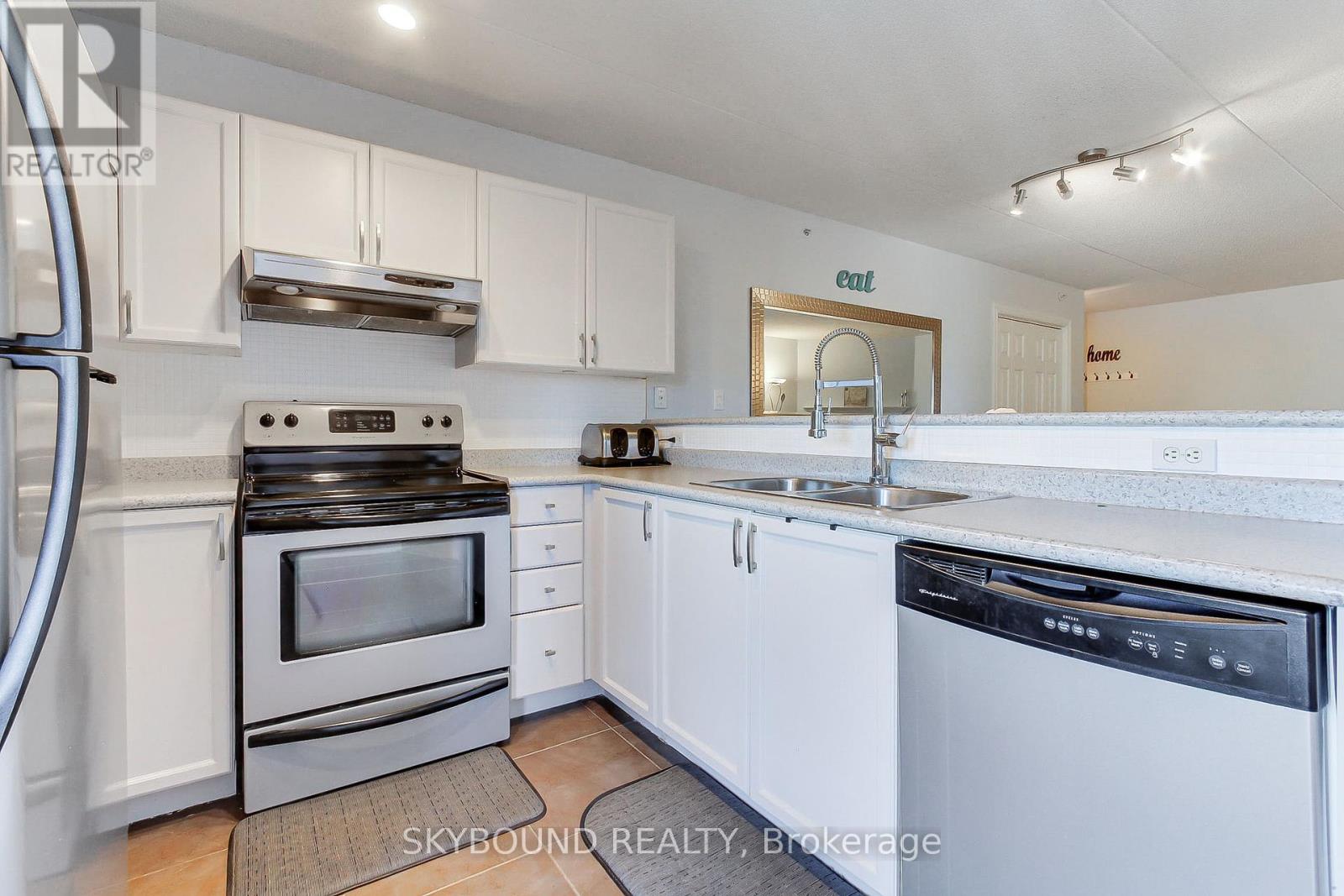 302 - 4003 Kilmer Drive, Burlington, Ontario  L7M 4M1 - Photo 13 - W12440297