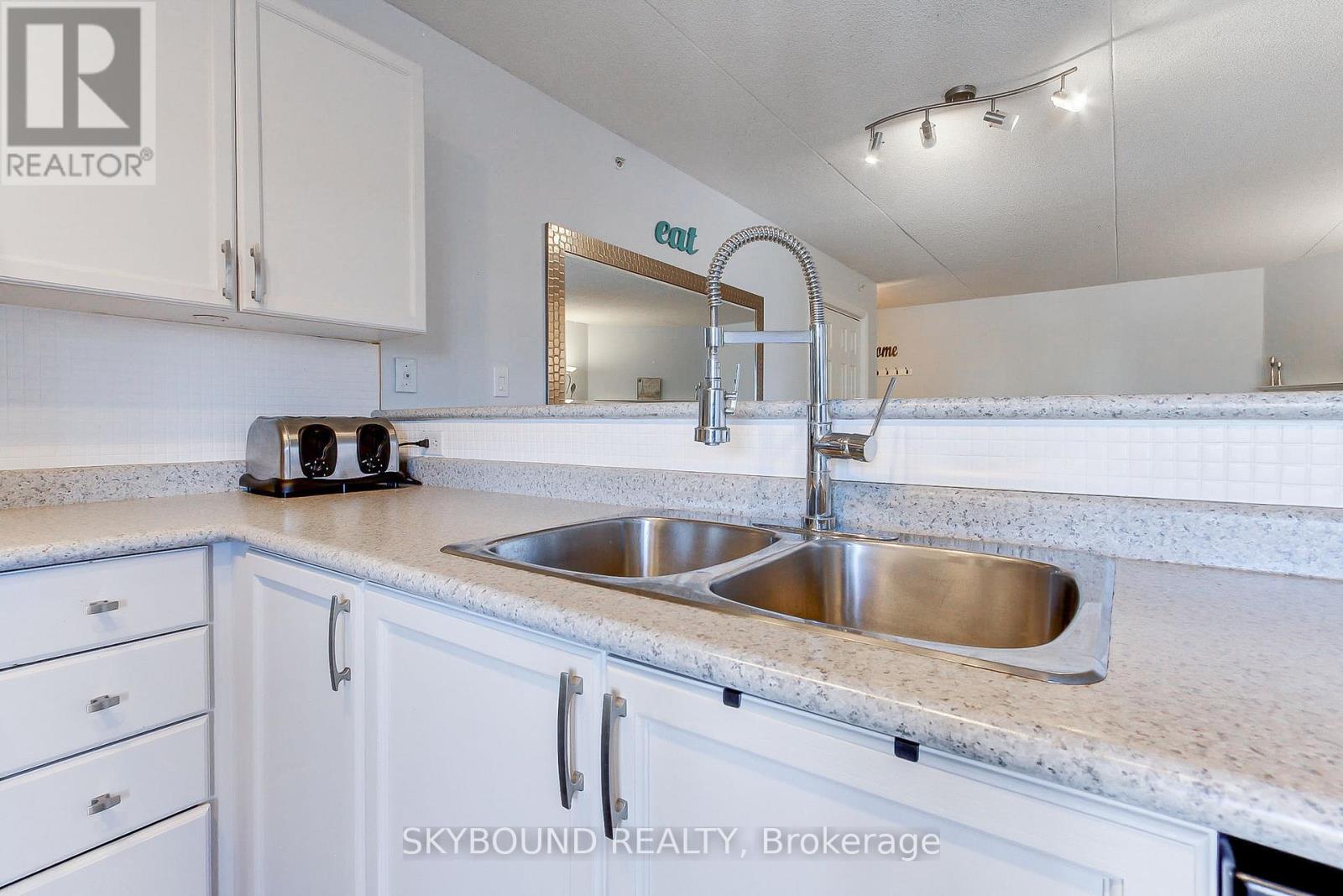 302 - 4003 Kilmer Drive, Burlington, Ontario  L7M 4M1 - Photo 14 - W12440297