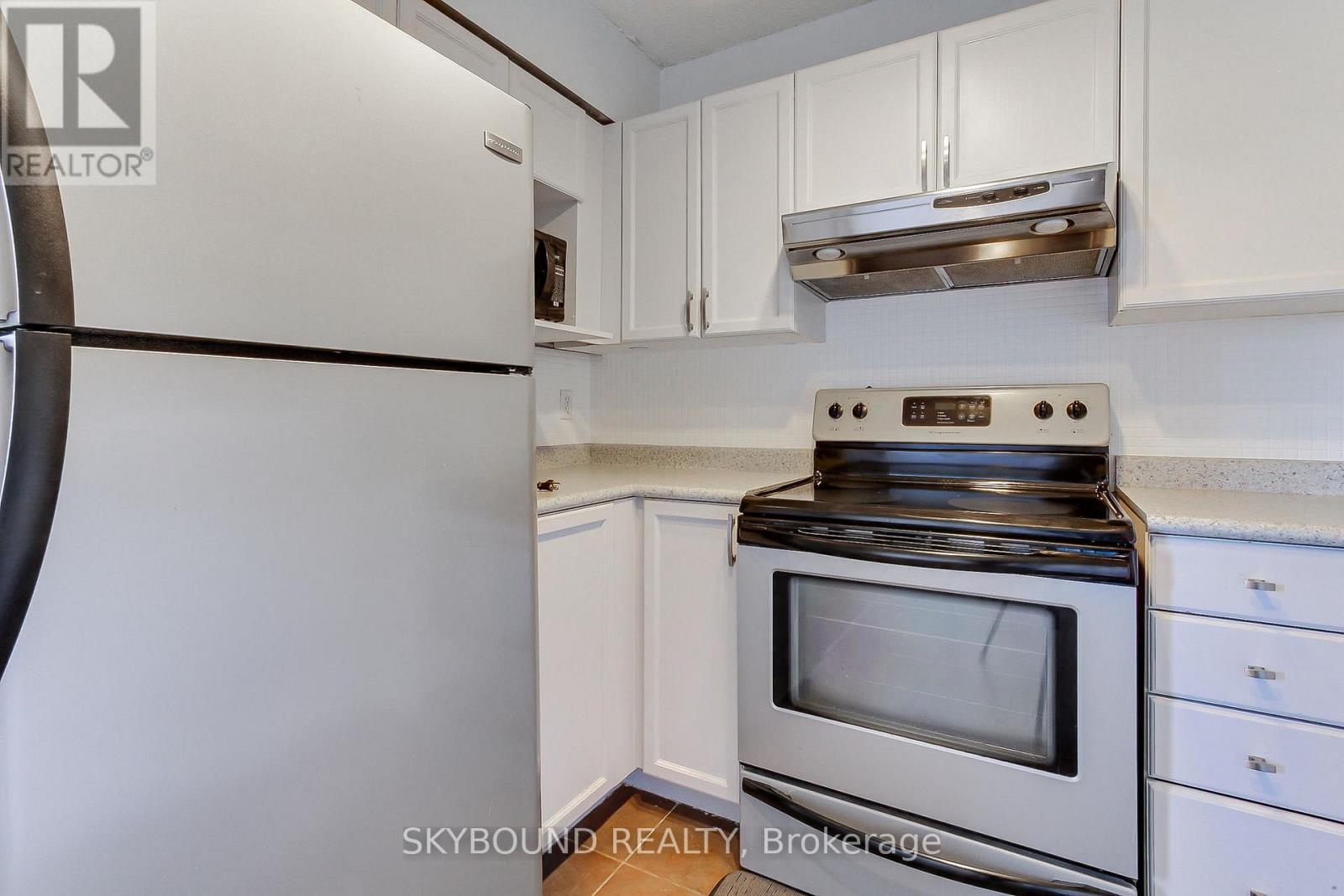 302 - 4003 Kilmer Drive, Burlington, Ontario  L7M 4M1 - Photo 15 - W12440297