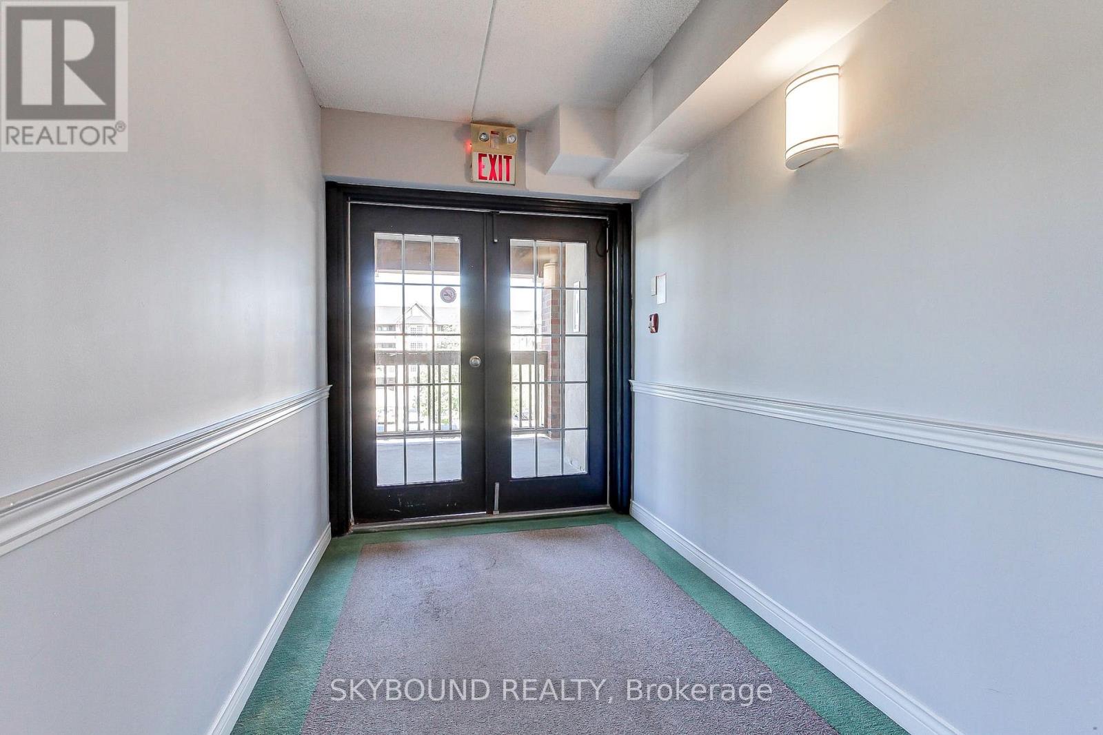 302 - 4003 Kilmer Drive, Burlington, Ontario  L7M 4M1 - Photo 4 - W12440297