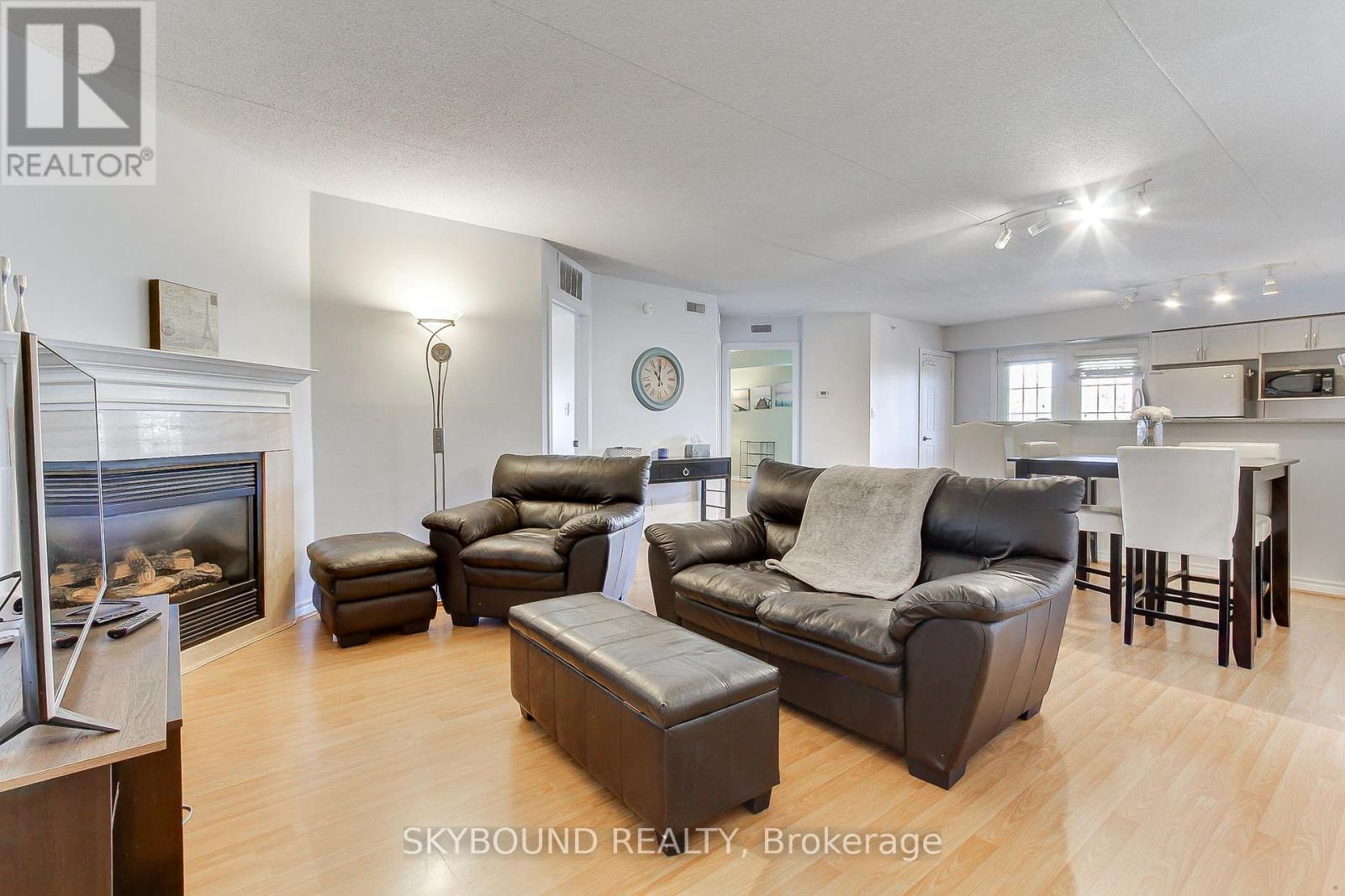 302 - 4003 Kilmer Drive, Burlington, Ontario  L7M 4M1 - Photo 7 - W12440297