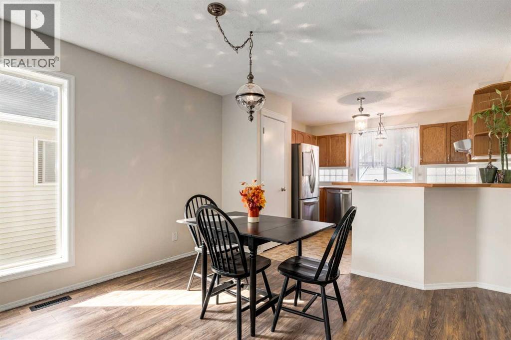 53 Prestwick Rise Se, Calgary, Alberta  T2Z 4A6 - Photo 9 - A2255462
