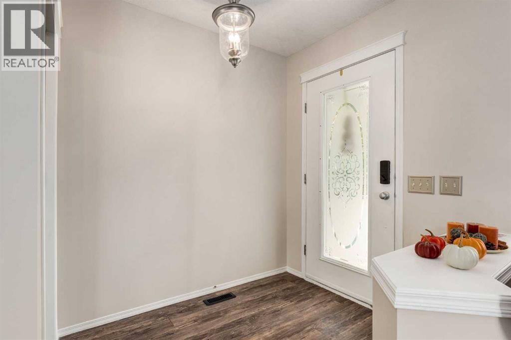 53 Prestwick Rise Se, Calgary, Alberta  T2Z 4A6 - Photo 4 - A2255462
