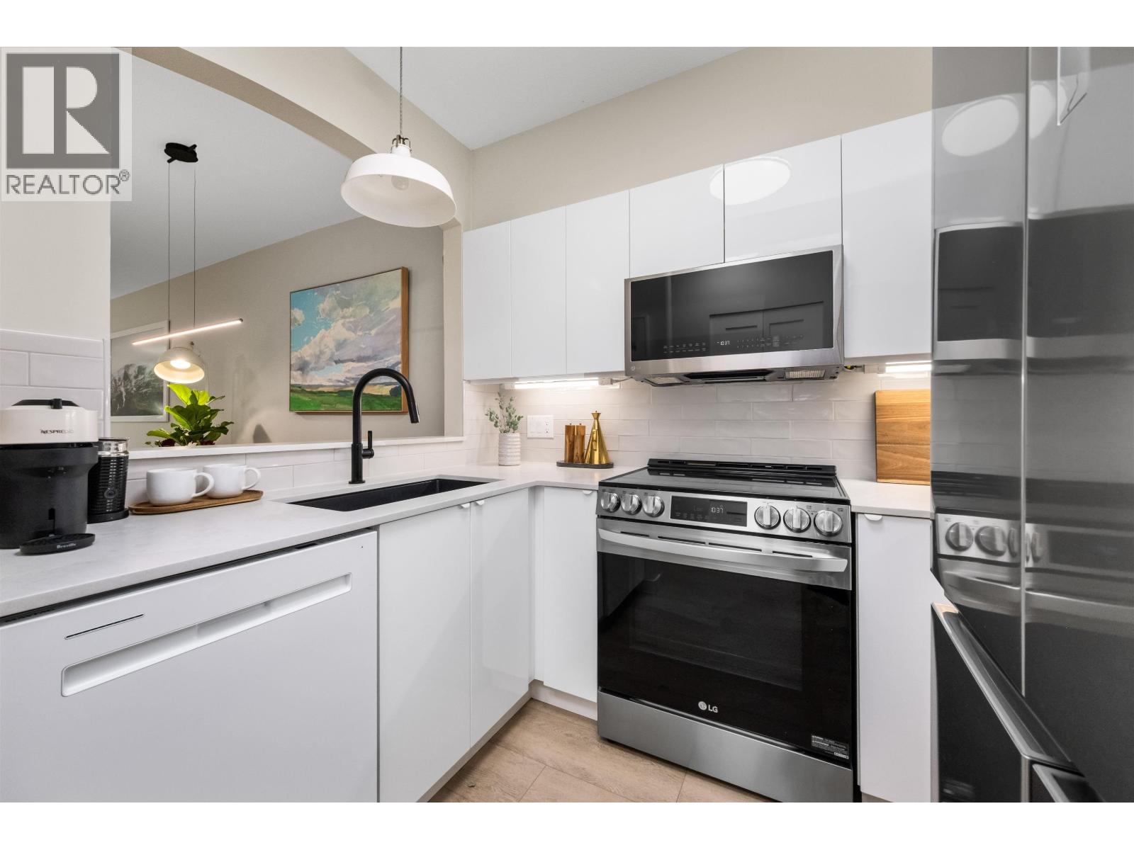 210 3608 Deercrest Drive, North Vancouver, British Columbia  V7G 2S8 - Photo 11 - R3045615