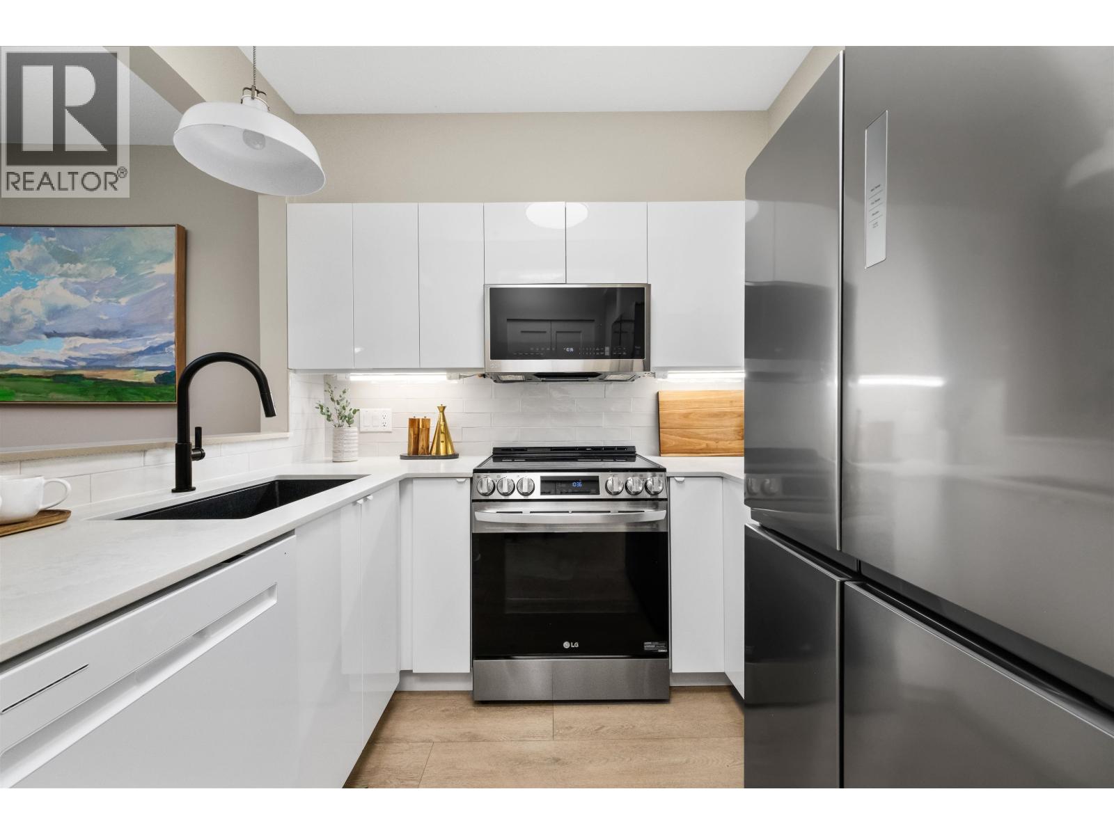 210 3608 Deercrest Drive, North Vancouver, British Columbia  V7G 2S8 - Photo 10 - R3045615