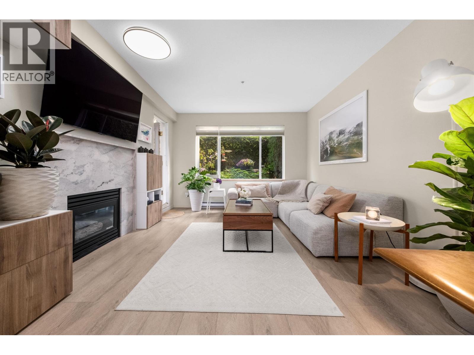 210 3608 Deercrest Drive, North Vancouver, British Columbia  V7G 2S8 - Photo 2 - R3045615