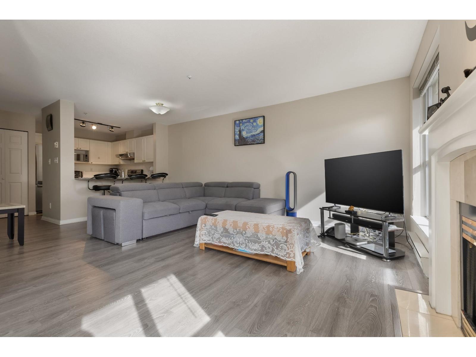 401 13733 74 Avenue, Surrey, British Columbia  V3W 1B8 - Photo 4 - R3054421
