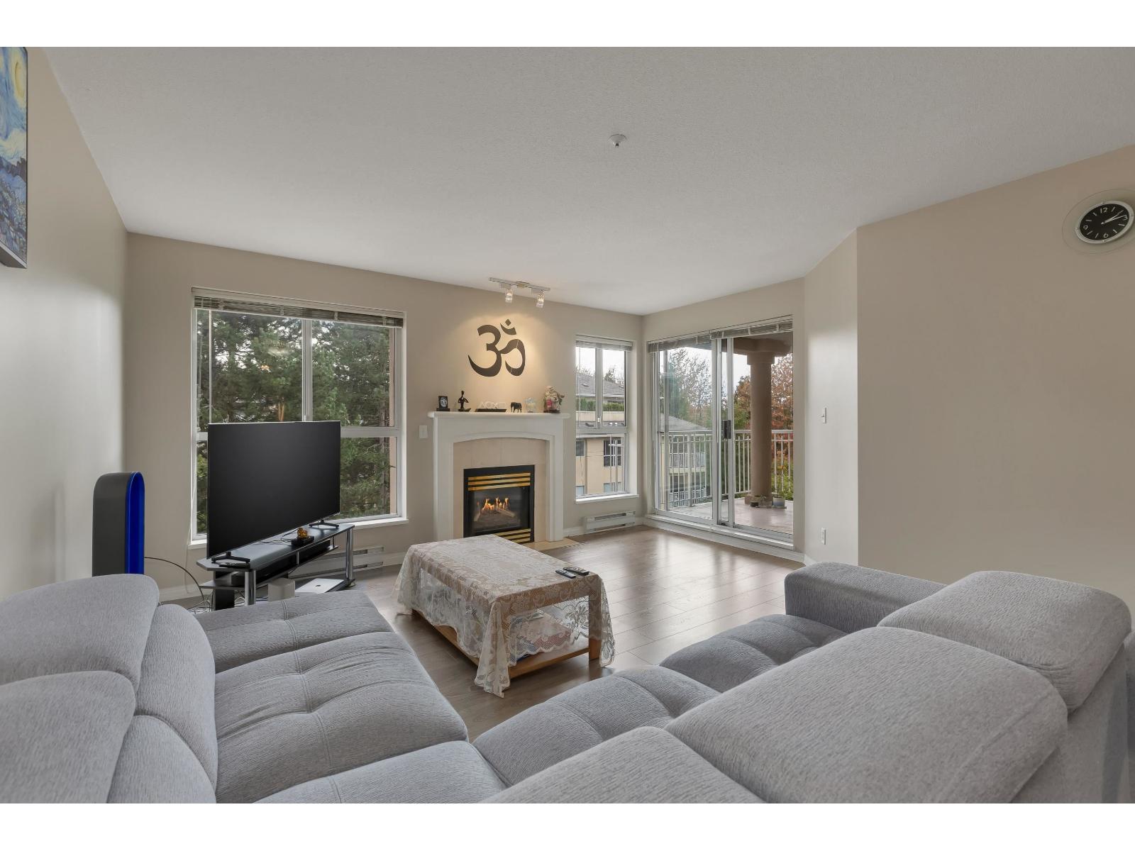 401 13733 74 Avenue, Surrey, British Columbia  V3W 1B8 - Photo 2 - R3054421