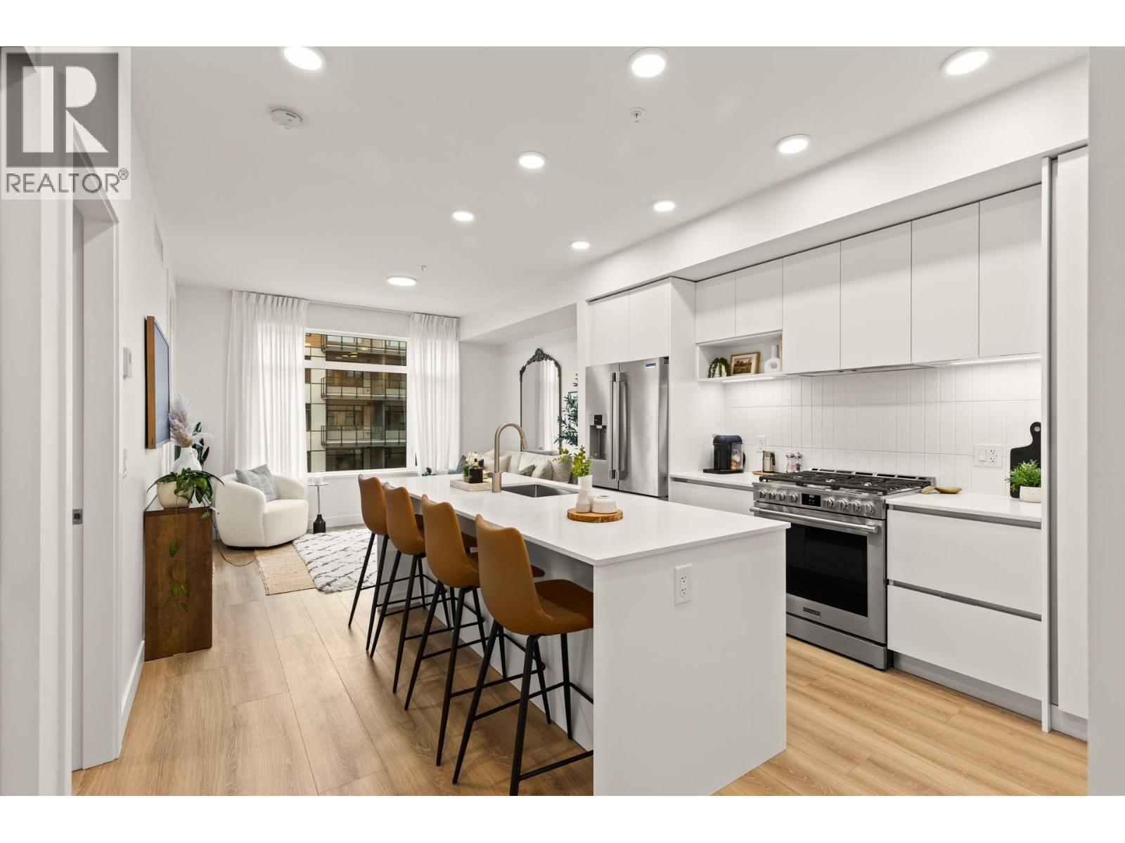 Lakeview Heights Apartment for sale:  1 bedroom 676 sq.ft. (Listed 2025-10-04)