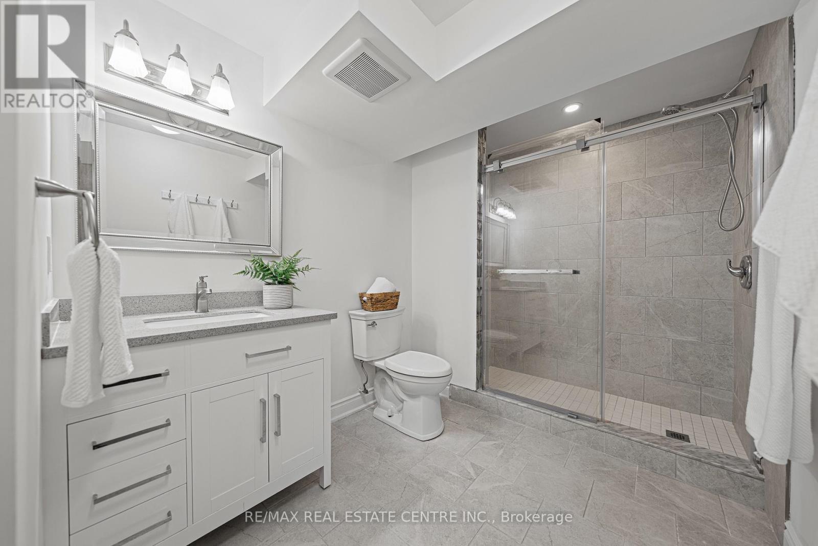 917 Fung Place, Kitchener, Ontario  N2A 4M3 - Photo 29 - X12440194