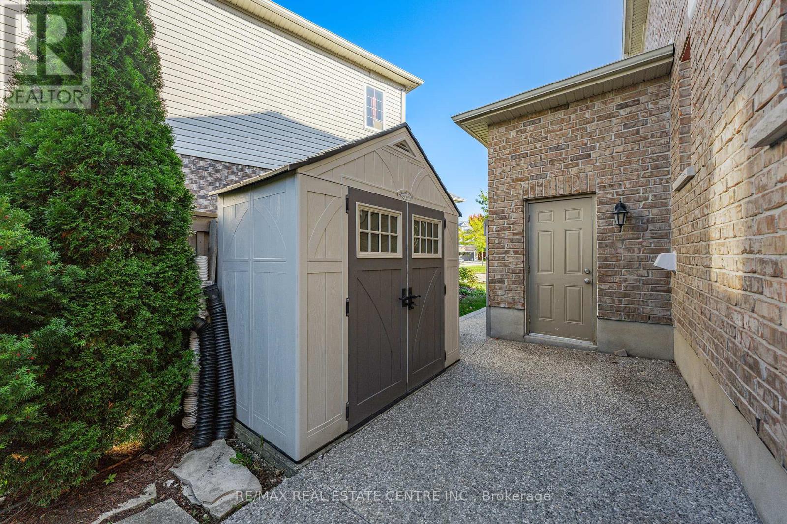 917 Fung Place, Kitchener, Ontario  N2A 4M3 - Photo 38 - X12440194