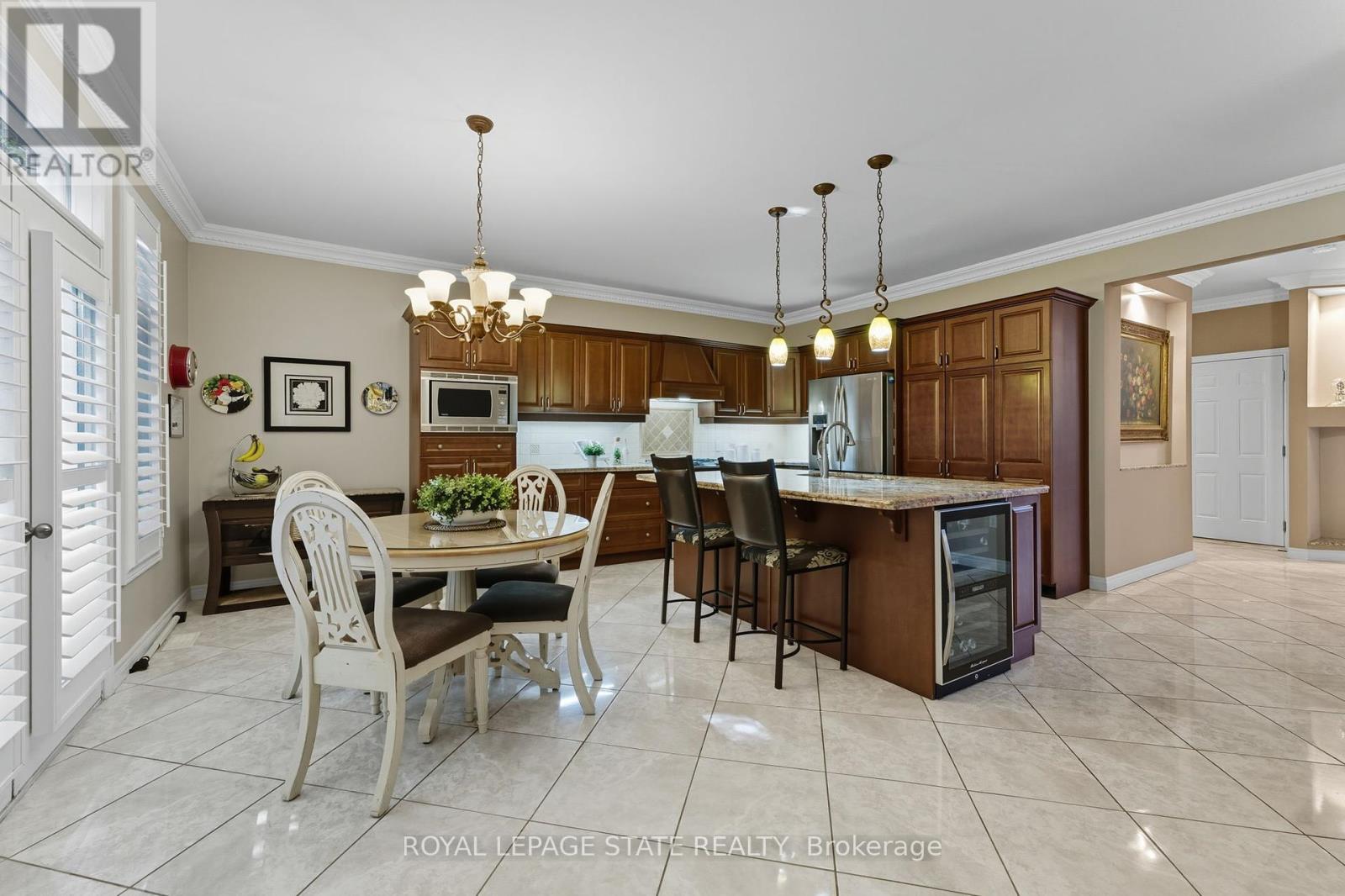 20 Lorupe Court, Hamilton, Ontario  L9G 0C8 - Photo 8 - X12440232