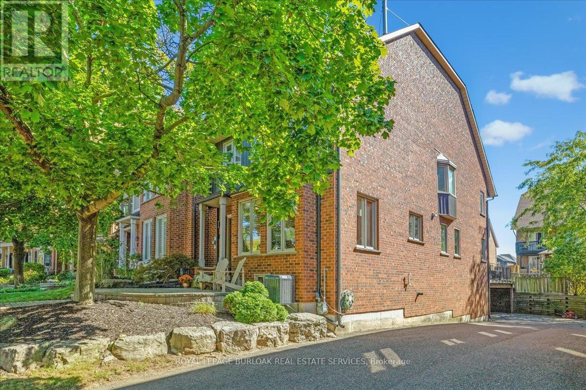 44 Sunvale Place, Hamilton, Ontario  L8E 4Z7 - Photo 2 - X12440260