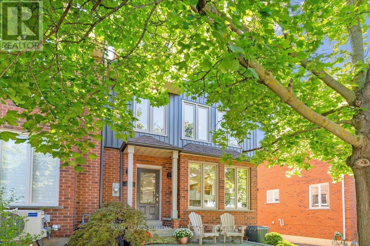 44 Sunvale Place, Hamilton, Ontario  L8E 4Z7 - Photo 3 - X12440260