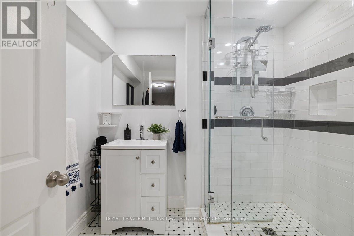 44 Sunvale Place, Hamilton, Ontario  L8E 4Z7 - Photo 41 - X12440260