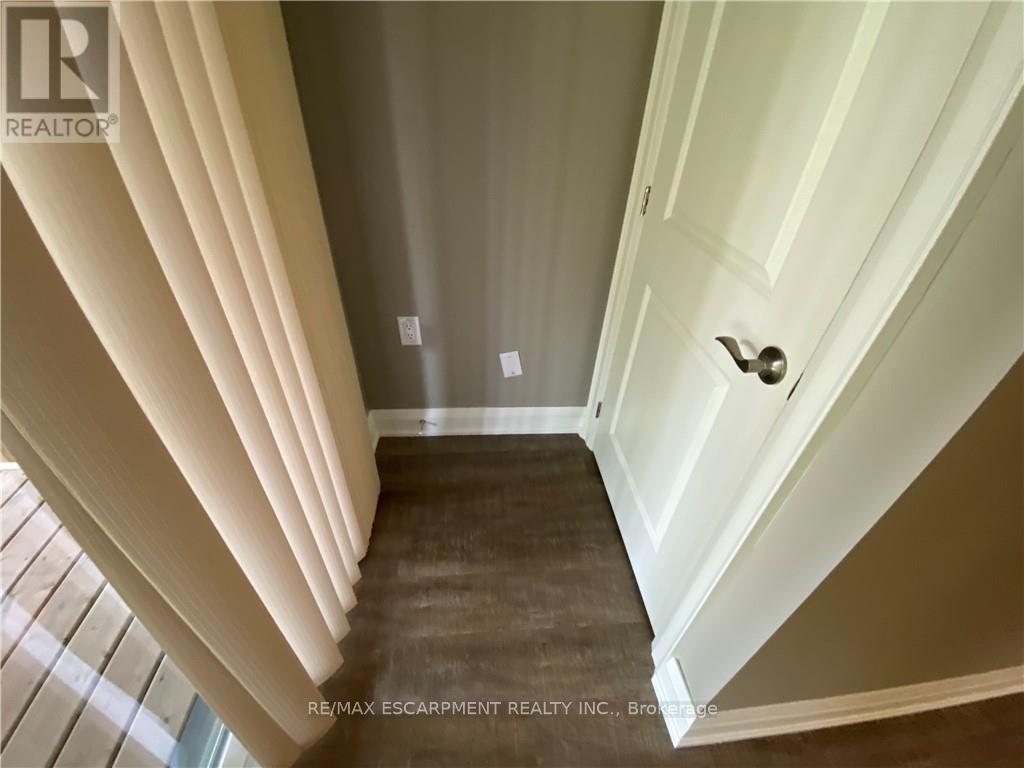 7 Cardinal Mindszenty Boulevard, Hamilton, Ontario  L9B 2M3 - Photo 11 - X12440285