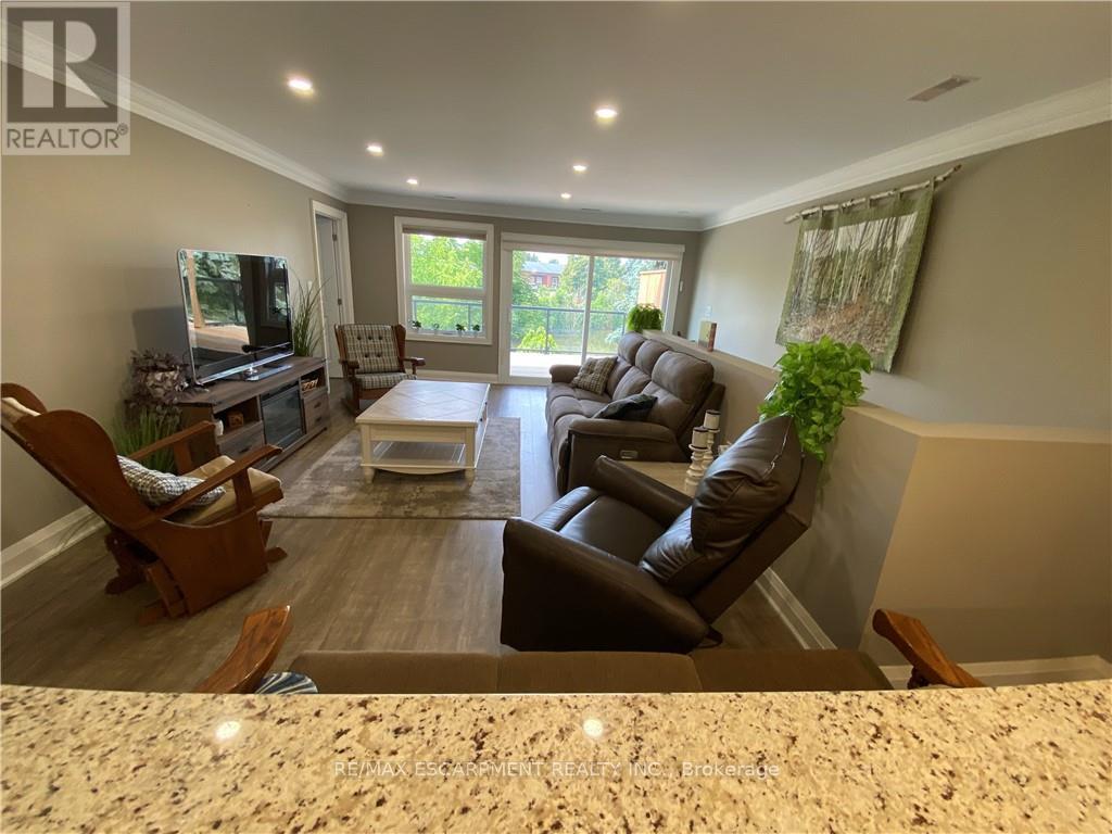 7 Cardinal Mindszenty Boulevard, Hamilton, Ontario  L9B 2M3 - Photo 13 - X12440285