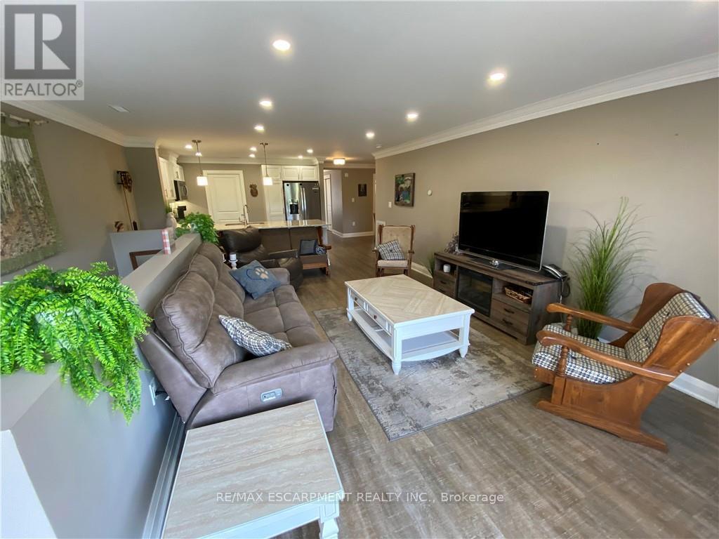 7 Cardinal Mindszenty Boulevard, Hamilton, Ontario  L9B 2M3 - Photo 15 - X12440285